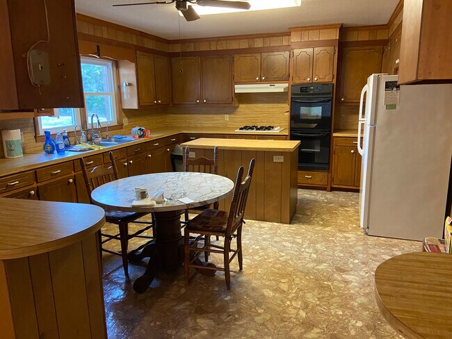 Building Photo - 4382 Kershaw Camden Hwy