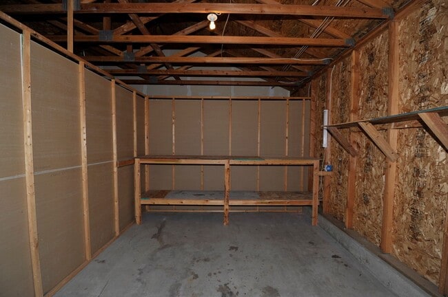 Building Photo - Basement 2 bed 1 bath unit