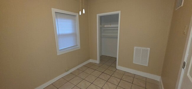 Building Photo - Remodeled 2 Bedroom 1 Bathroom home for $795!