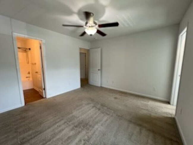 Building Photo - Townhome in desirable Carolina Plantations