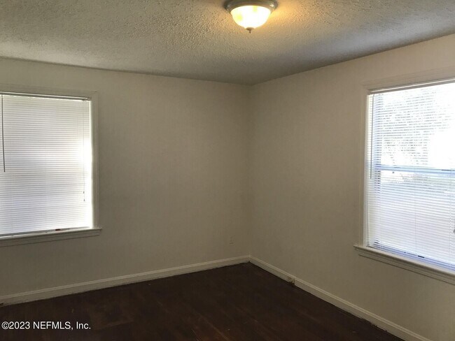 Building Photo - 918 Cornwallis Dr