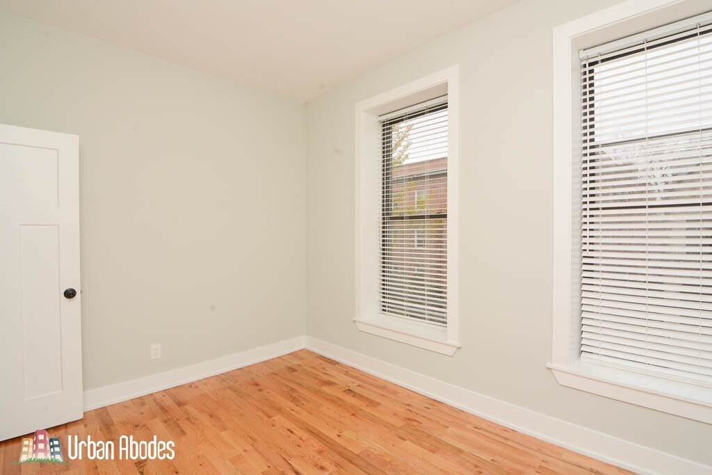 Building Photo - 636 W Oak St