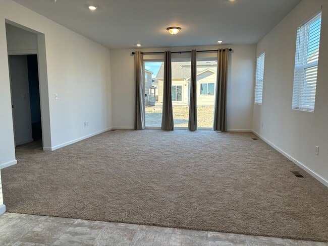 Building Photo - Spacious and Updated 3 Bedroom Home with Attached Garage in Longmont Available for June!