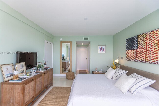 Building Photo - 520 West Ave