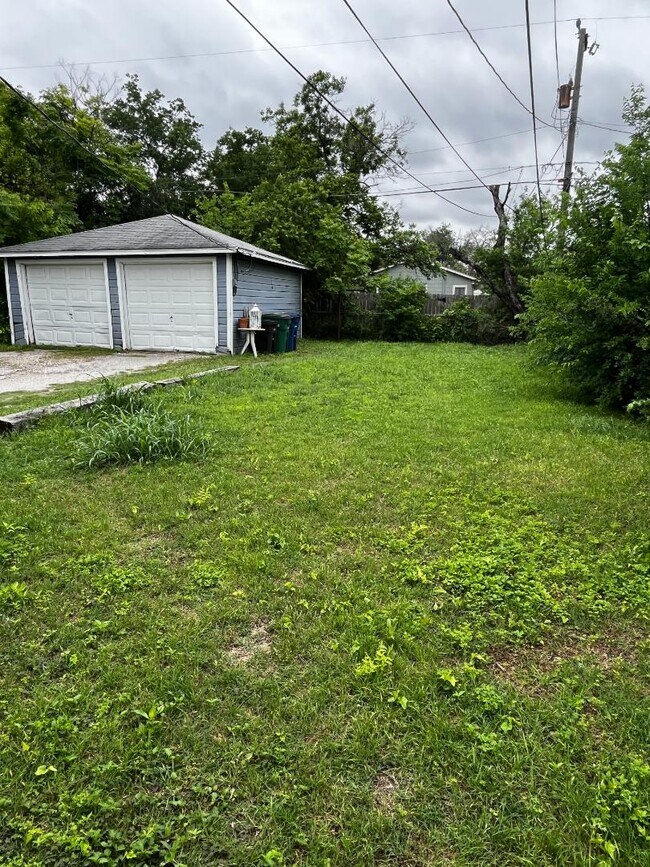 Building Photo - 1126 Bailey Ave