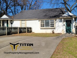 Building Photo - Large Studio Under $700