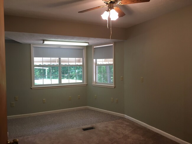 Building Photo - 4084 Friendship Rd