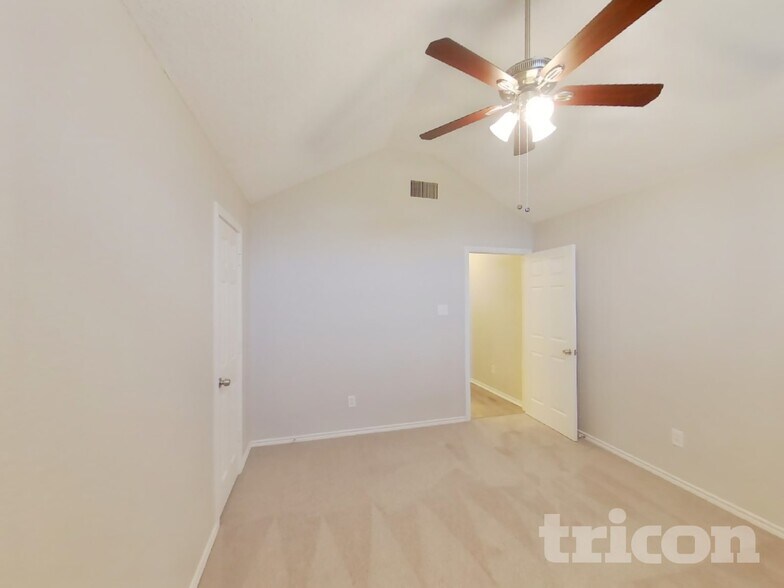 Building Photo - 1704 Fern Dr