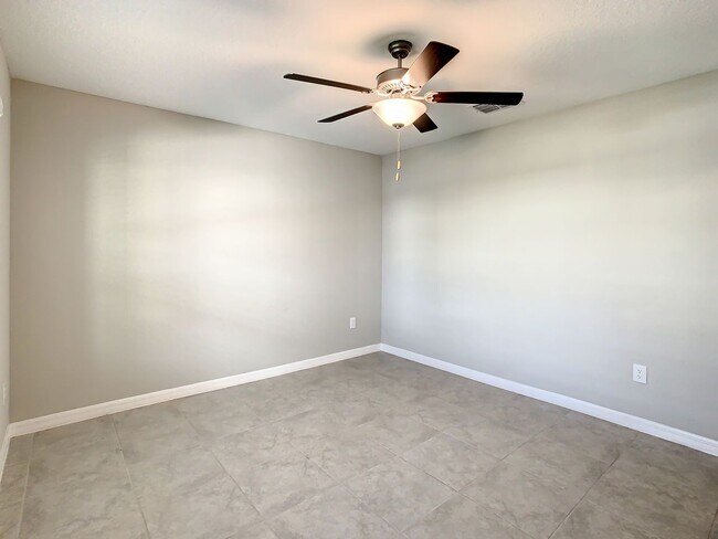 Building Photo - Beautiful 4 bedroom 2.5 bathroom Single Family House! Like new!