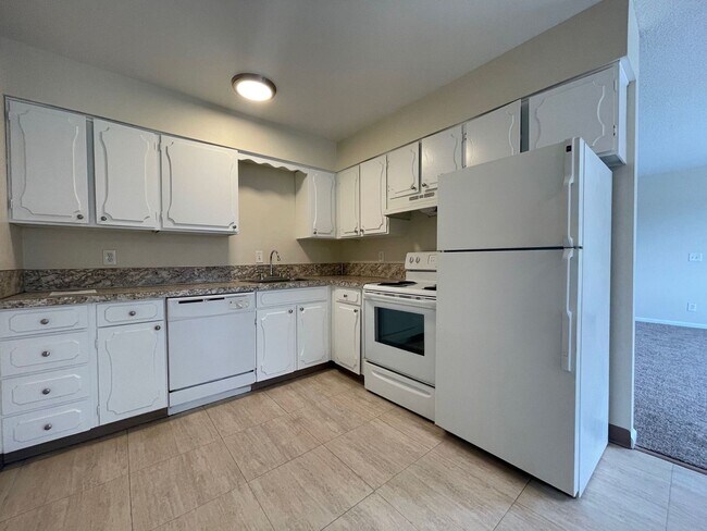 Primary Photo - Spacious Montavilla 2 Bedroom Upstairs Uni...