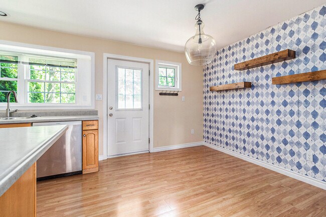 Building Photo - 1017 Bluestem Ln
