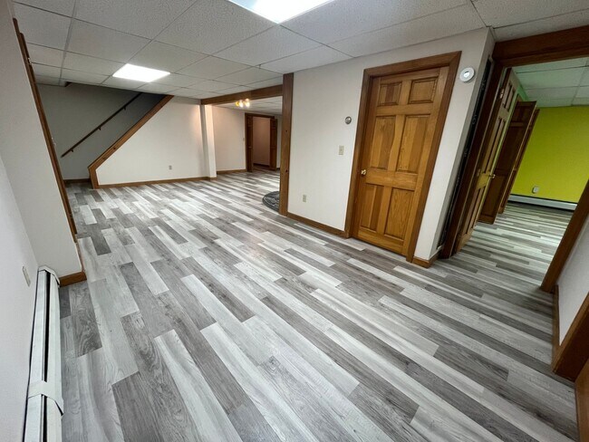Building Photo - Three Bedroom Single Family House for Rent...