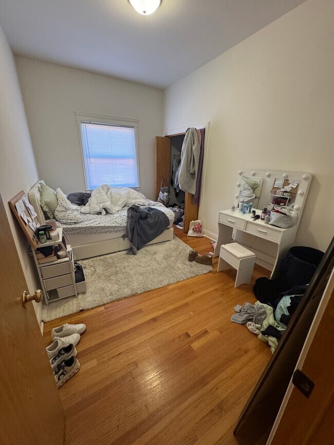 Building Photo - 4 Bedroom, 3 Bathroom Impressive Lincoln P...