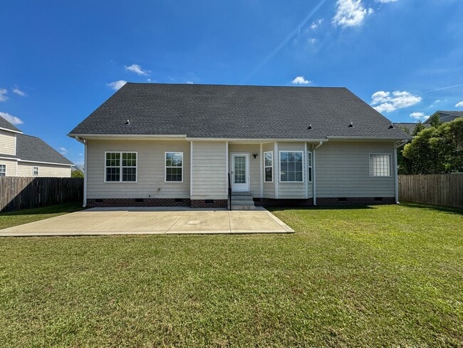 Building Photo - Beautiful 4 Bed, 2 Bath Home in Jack Britt