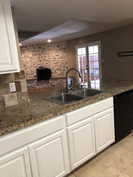 kitchen - 7012 E Redfield Rd