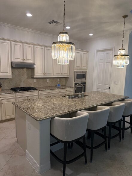 Building Photo - 2806 Aviamar Cir