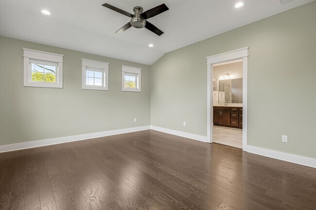 Building Photo - Stunning 3-Bedroom Townhome in Black Mountain's Sweet Birch Commons