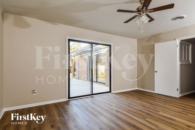 Building Photo - 4113 Oak Hollow Dr