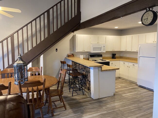 Building Photo - 417 Mechem Dr