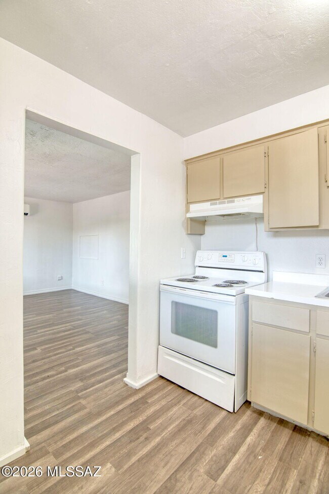 Building Photo - 5653 E 28th St