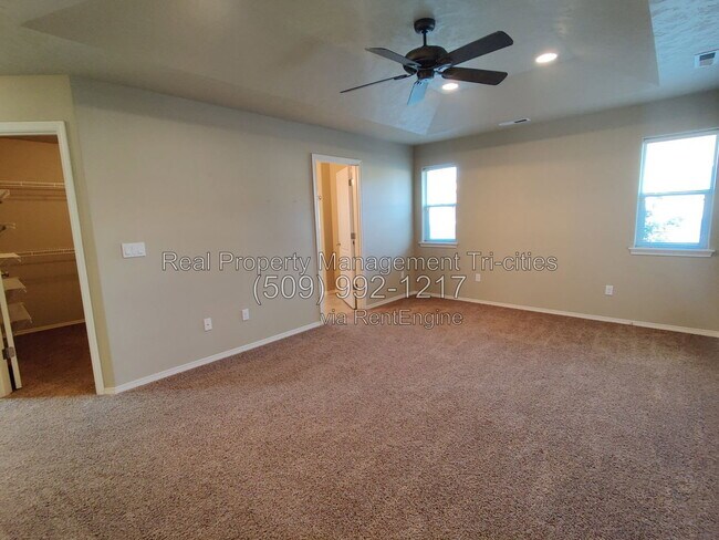 Building Photo - 2667 Torrey Pines Way
