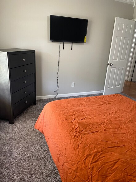 Building Photo - Room in Duplex on New Dawn Ct