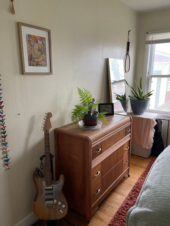 Building Photo - 123 Livingston St