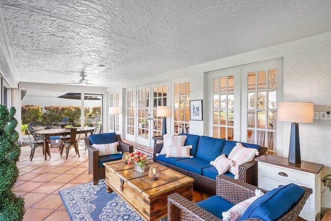 Building Photo - 18 Bristol Ln