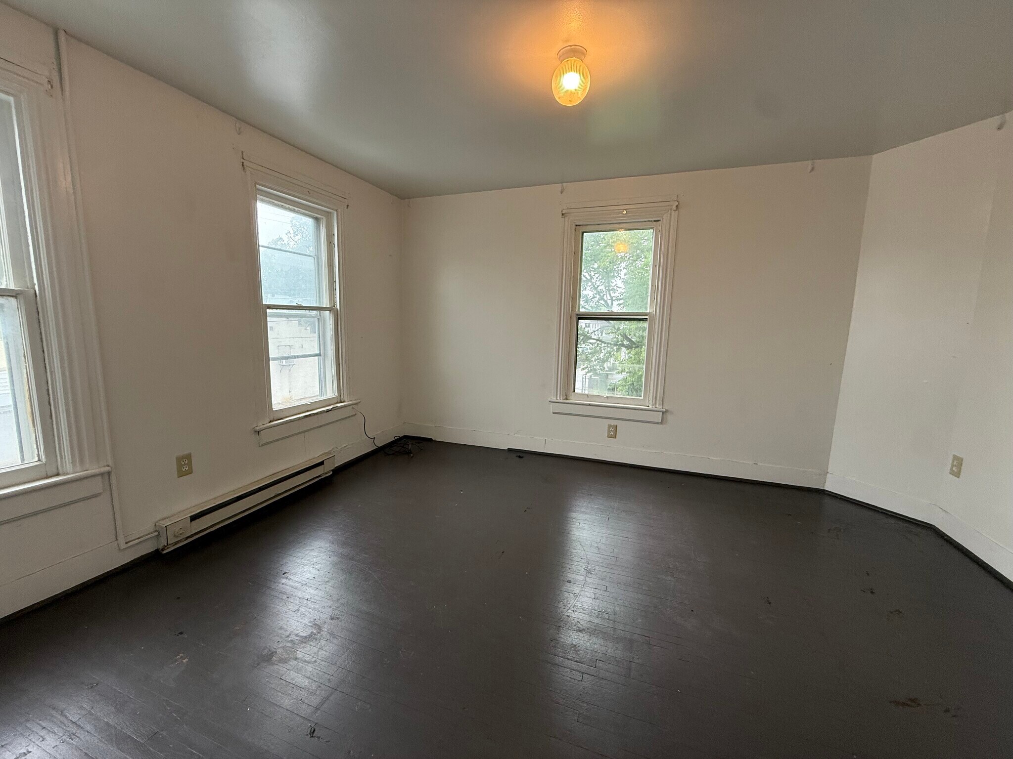 Building Photo - 703 2nd St