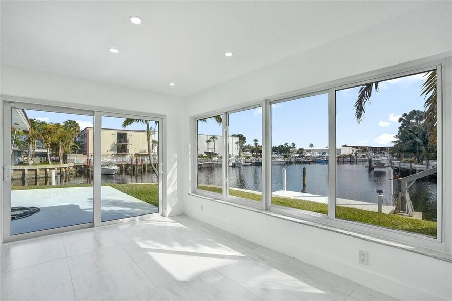 Building Photo - 1960 SE 5th Ct