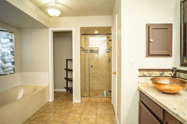 Building Photo - 2956 Waterloo Rd