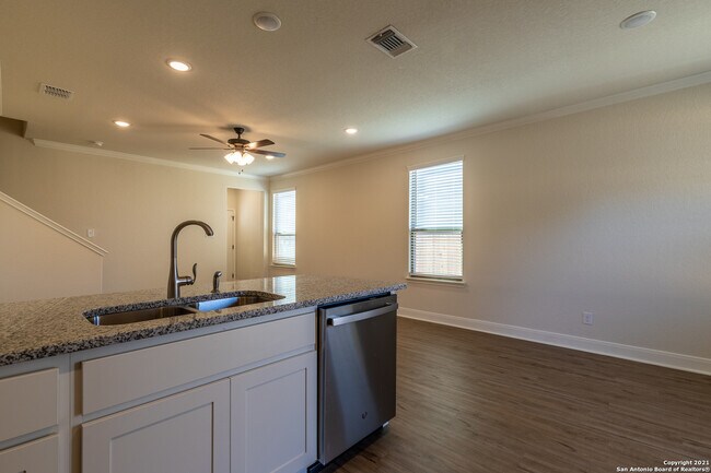Building Photo - 10359 Lynwood Crk