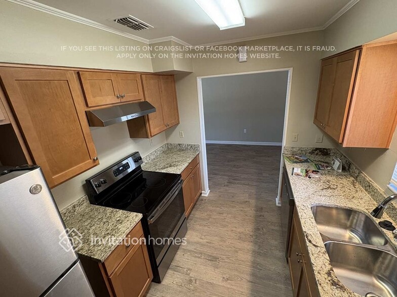 Building Photo - 2310 Sandrala Dr