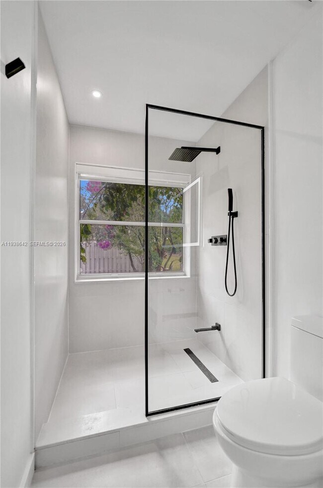 Building Photo - 648 Sand Creek Cir