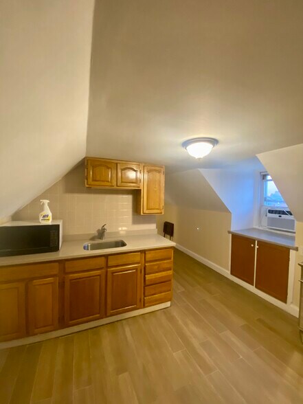 Building Photo - 51 Beacon St