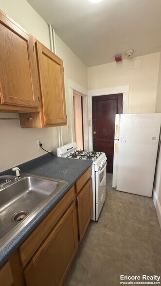 Building Photo - 163 Summer St