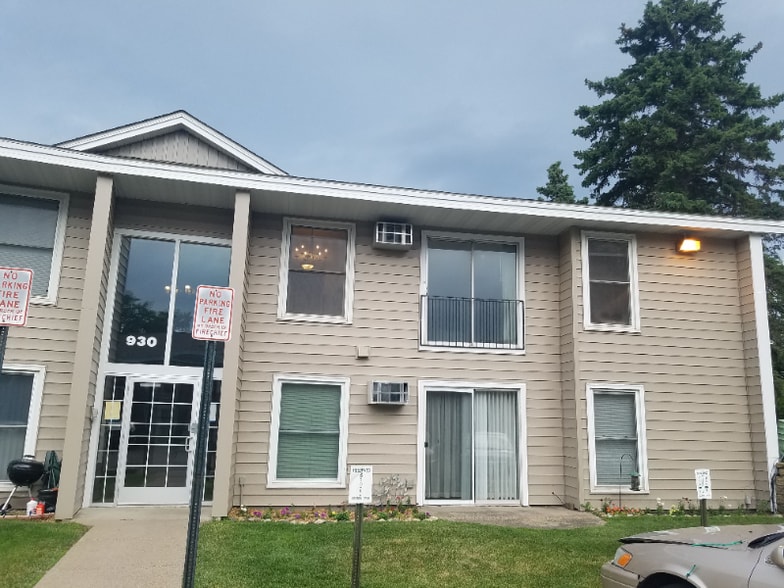 Building Photo - 930 6th St S