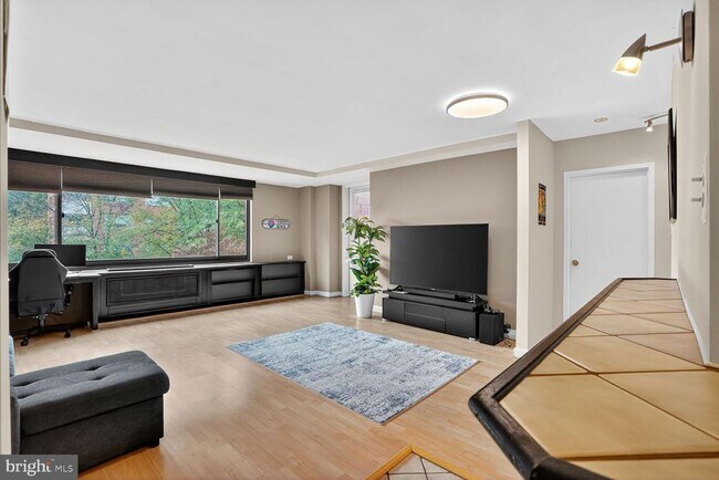 Building Photo - 1021 Arlington Blvd