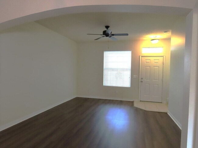 Building Photo - Waterside Point Townhome