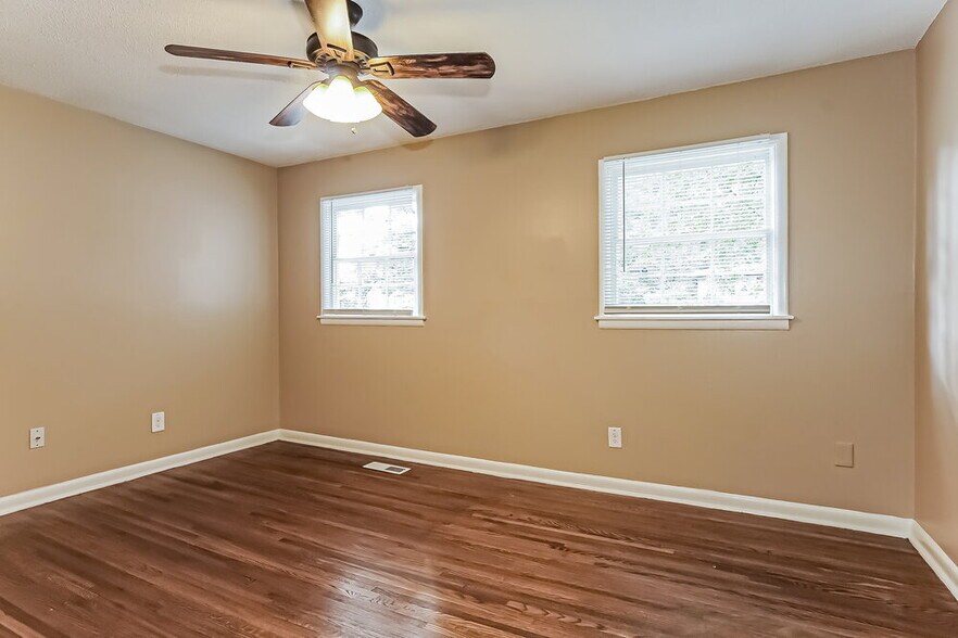 Building Photo - 1505 Bobolink Ln NE