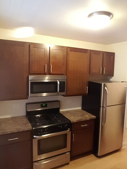 Building Photo - 4027 N Kenmore Ave