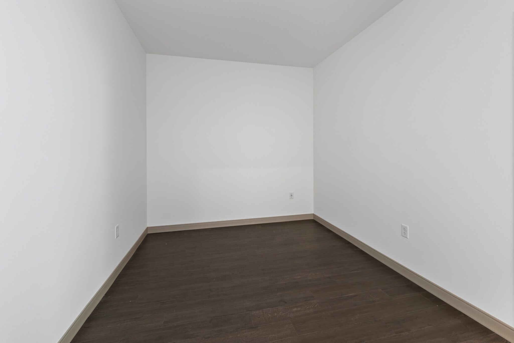 Building Photo - 2420 E Capitol Dr