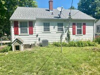 Building Photo - 2 Bedroom and 1 Bathroom house Available Now!