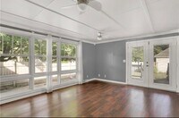 Building Photo - 1902 Thompson St