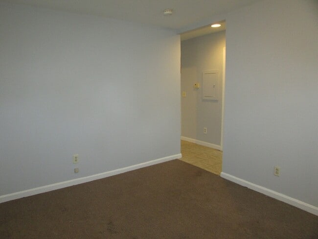 Building Photo - 20 Meadow St