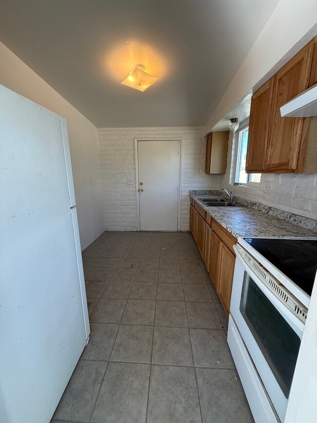 Building Photo - Townhome For Rent