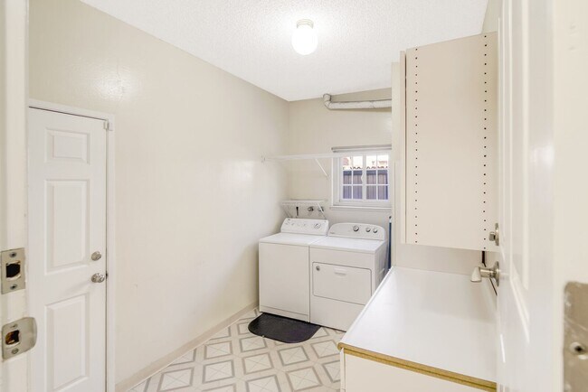 Building Photo - 35216 Wycombe Pl