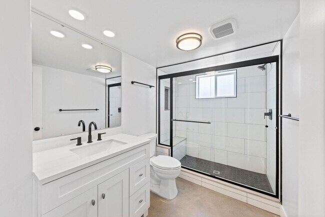 Building Photo - Student Housing - Private Bedrooms for Rent in Newly Renovated House (UNR)