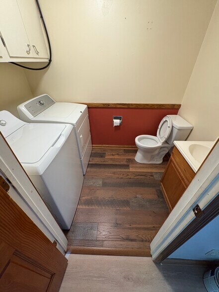 Building Photo - 3627 Oak Park Dr