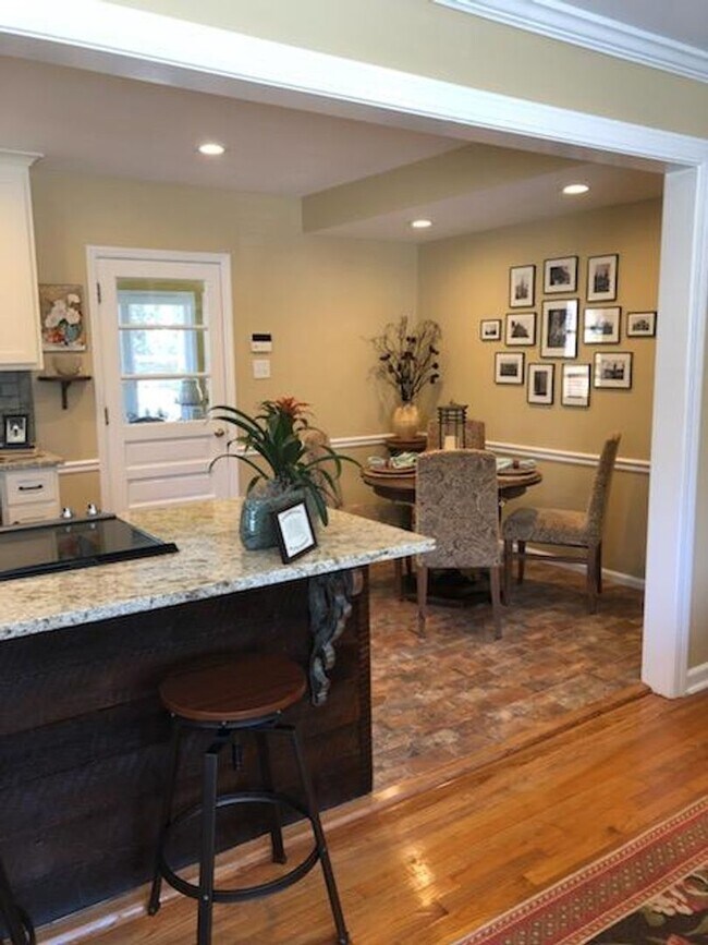 Building Photo - 2 Bedroom 1 Bath Home in North Columbus - ...